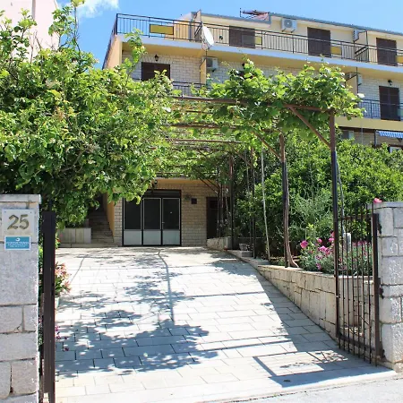 Slaven Apartman *